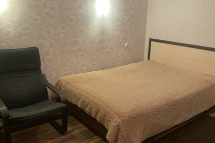 Однокомнатная квартира в центре, Площадь Славы